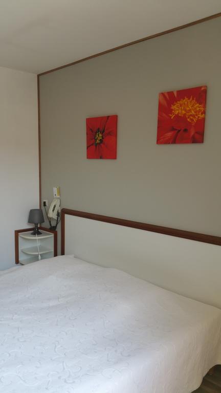 Le Magiot Hotel Montliot-et-Courcelles Phòng bức ảnh